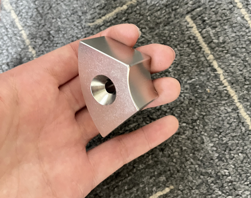 磁瓦可以钻孔吗？打孔电机磁瓦（图片 定做 生产厂家）